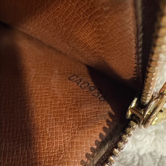 Louis Vuitton Brown Monogram Canvas Crossbody Bag with Gold Chain - Picture 8 of 14